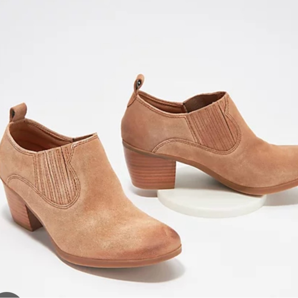 Comfortiva Suede Booties size 6 - Picture 5 of 6